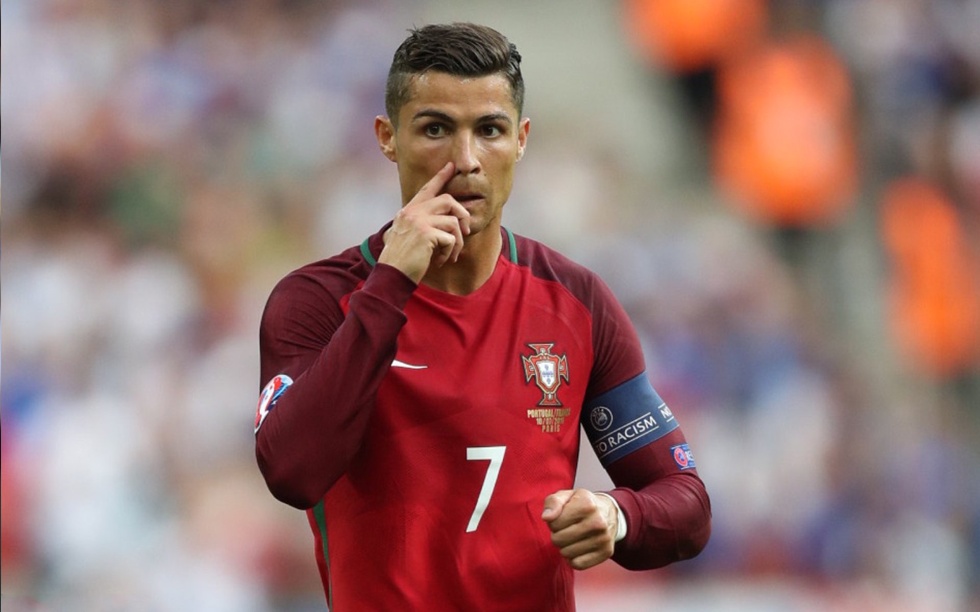 东亚杯国足夺冠 球迷情绪达到顶点，东亚杯男足比赛时间